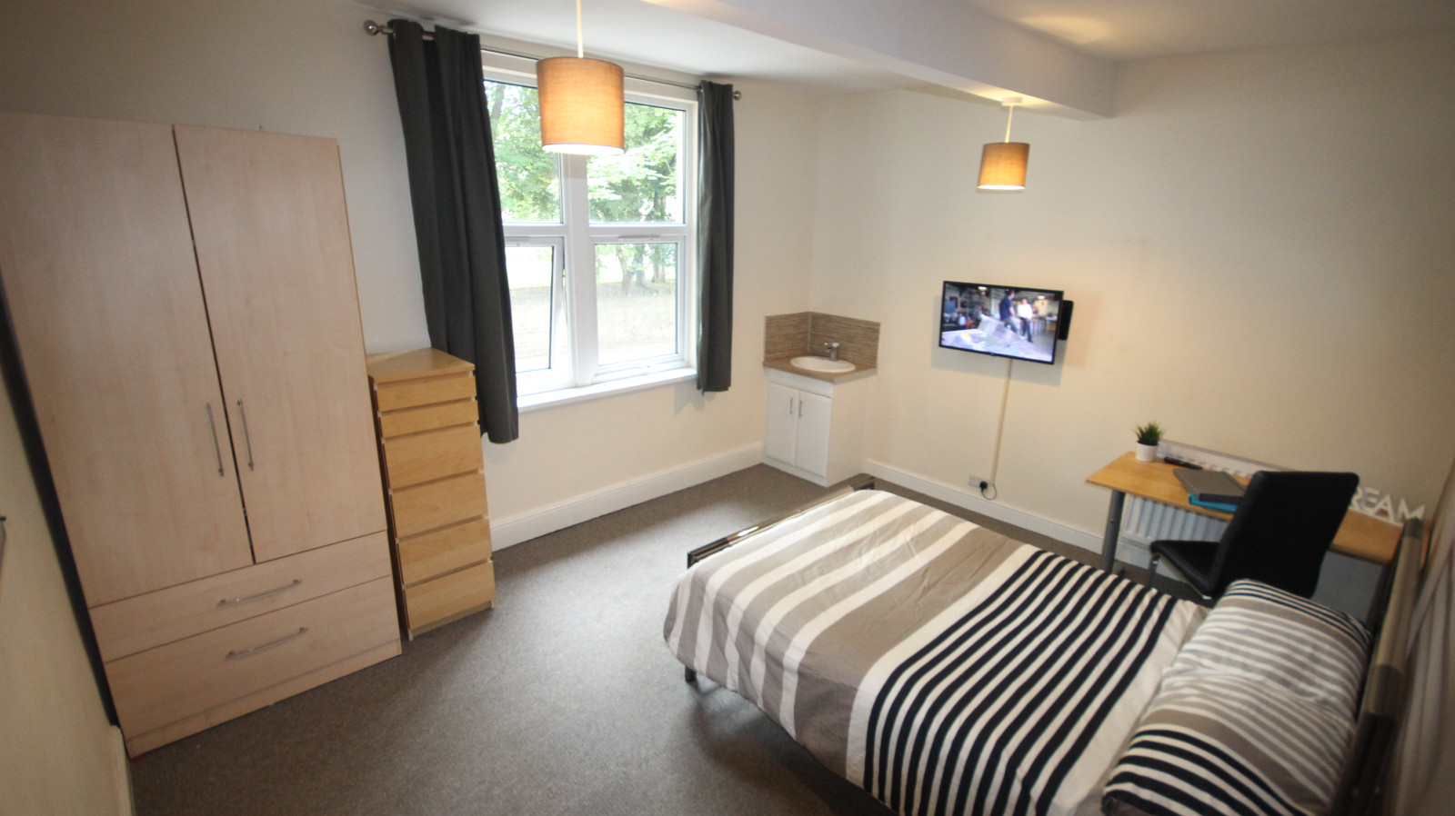 Bedroom 1 at 371A Ecclesall Road